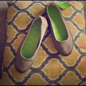 Brand new, very comfortable and light crocks